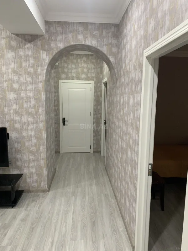 Satılır 5 otaqlı mənzil 132 m²