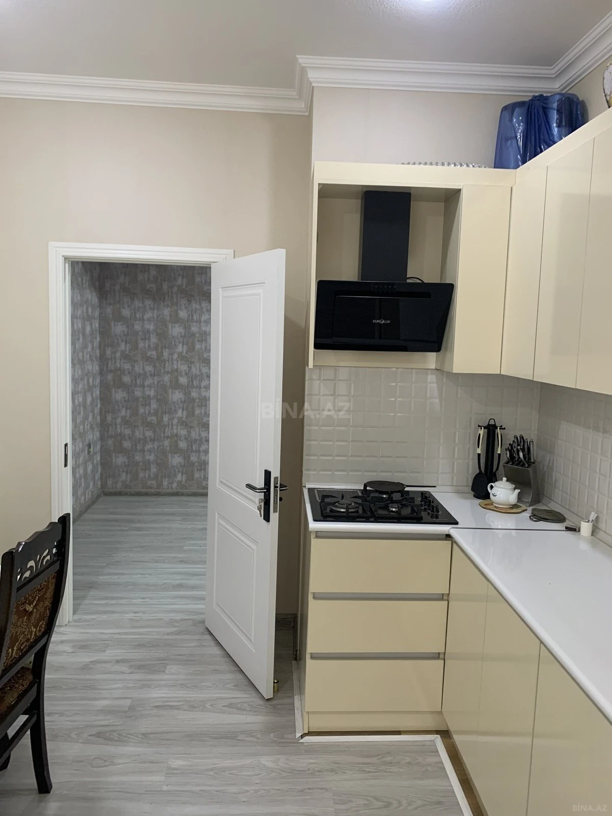 Satılır 5 otaqlı mənzil 132 m²