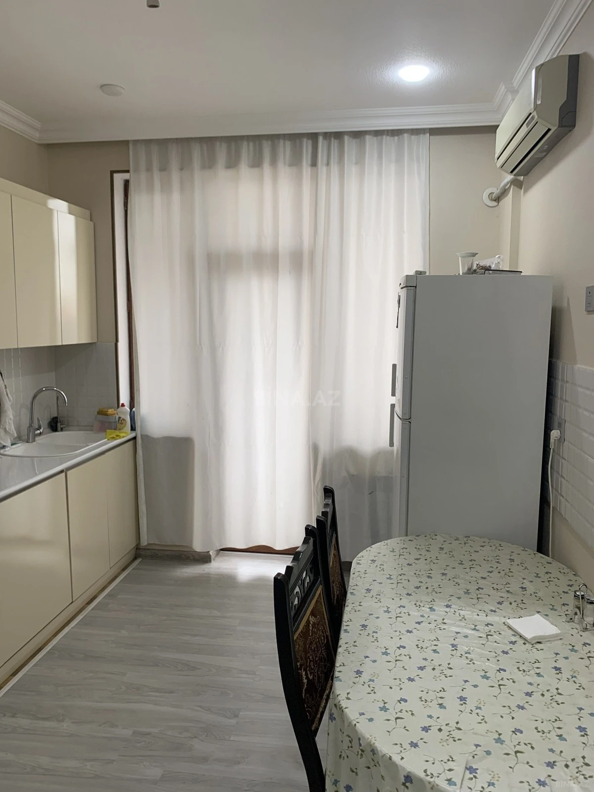 Satılır 5 otaqlı mənzil 132 m²