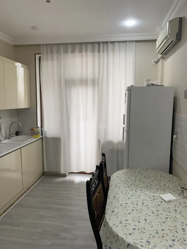Satılır 5 otaqlı mənzil 132 m²