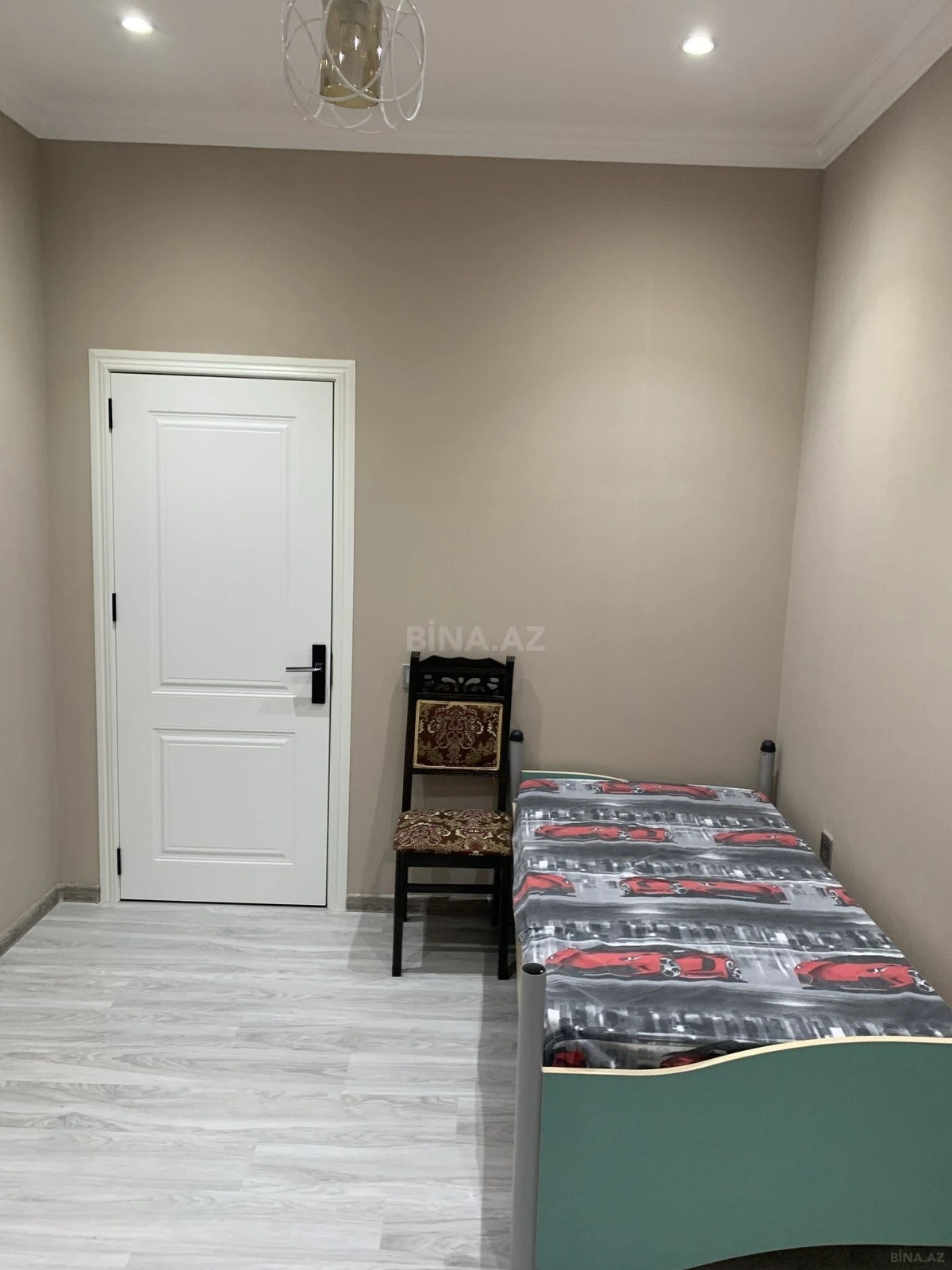 Satılır 5 otaqlı mənzil 132 m²
