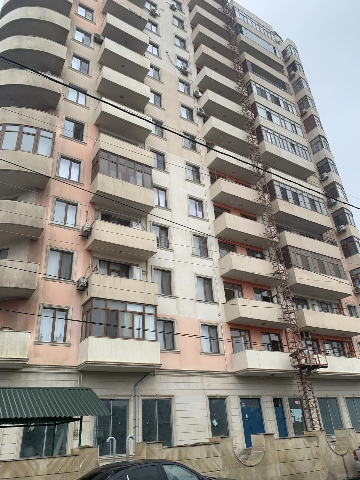 Satılır 5 otaqlı mənzil 132 m²