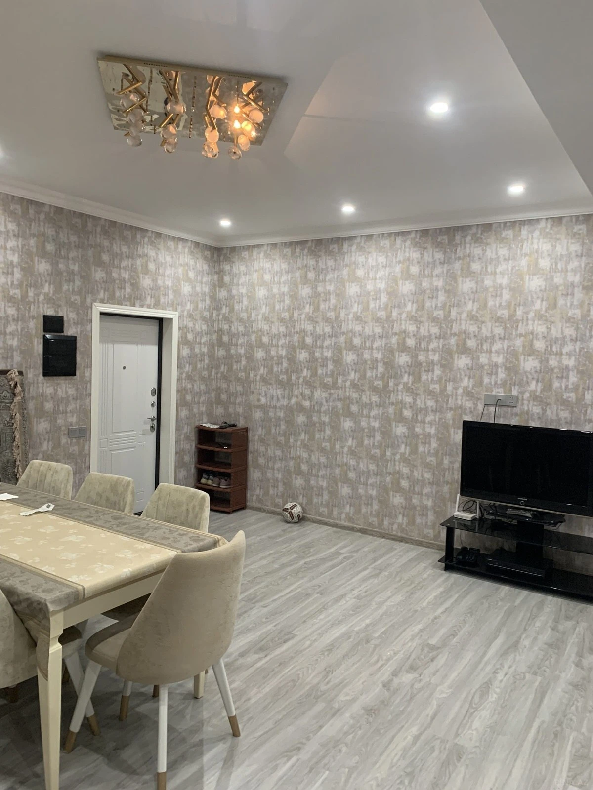 Satılır 5 otaqlı mənzil 132 m²