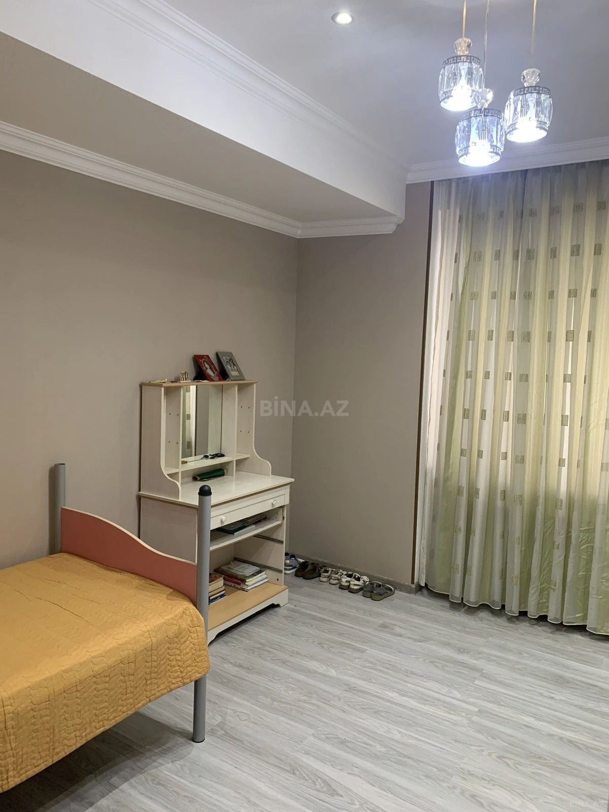 Satılır 5 otaqlı mənzil 132 m²