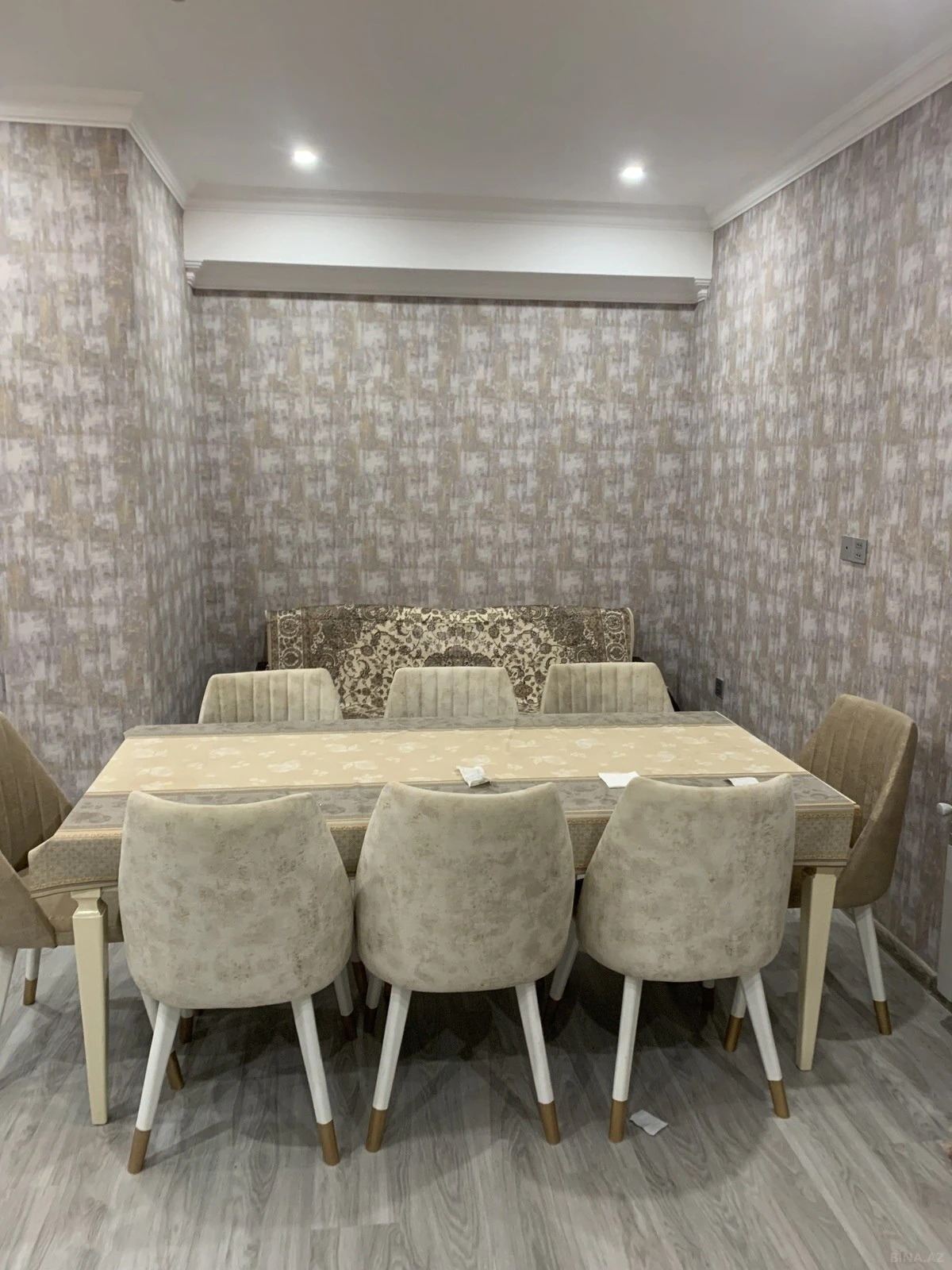 Satılır 5 otaqlı mənzil 132 m²