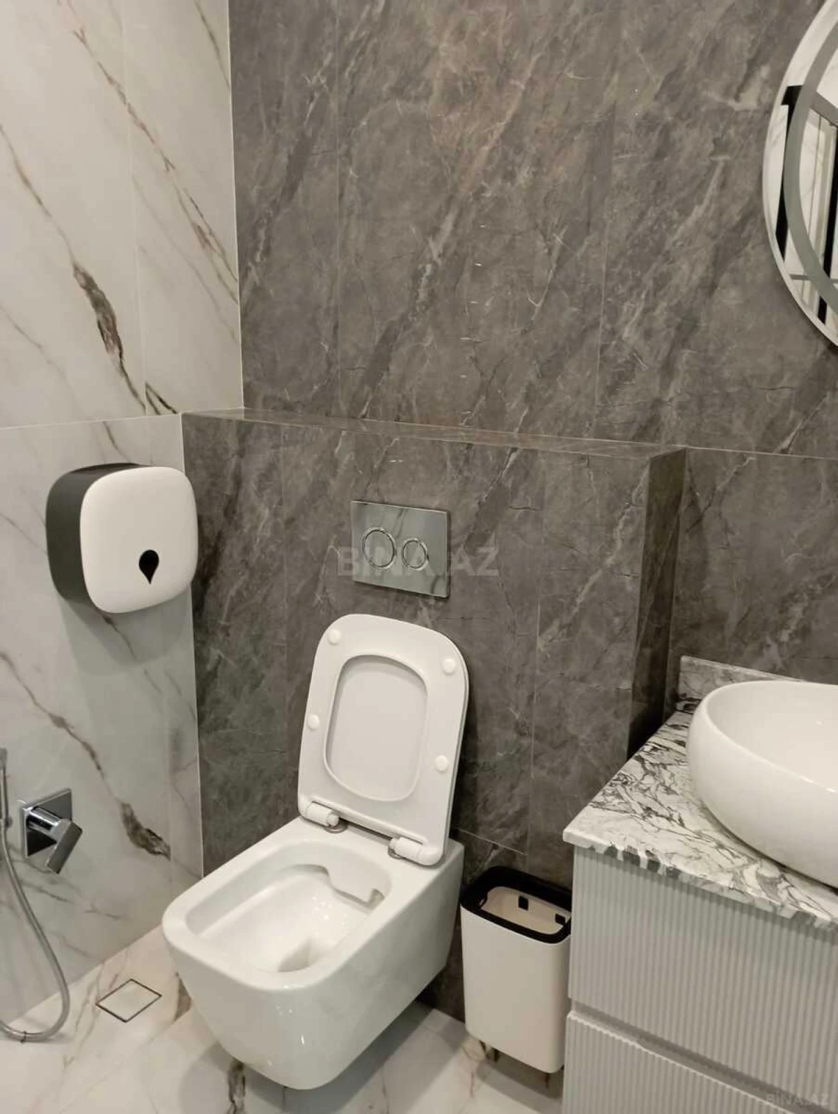 Kirayə verilir 2 otaqlı mənzil 74 m²