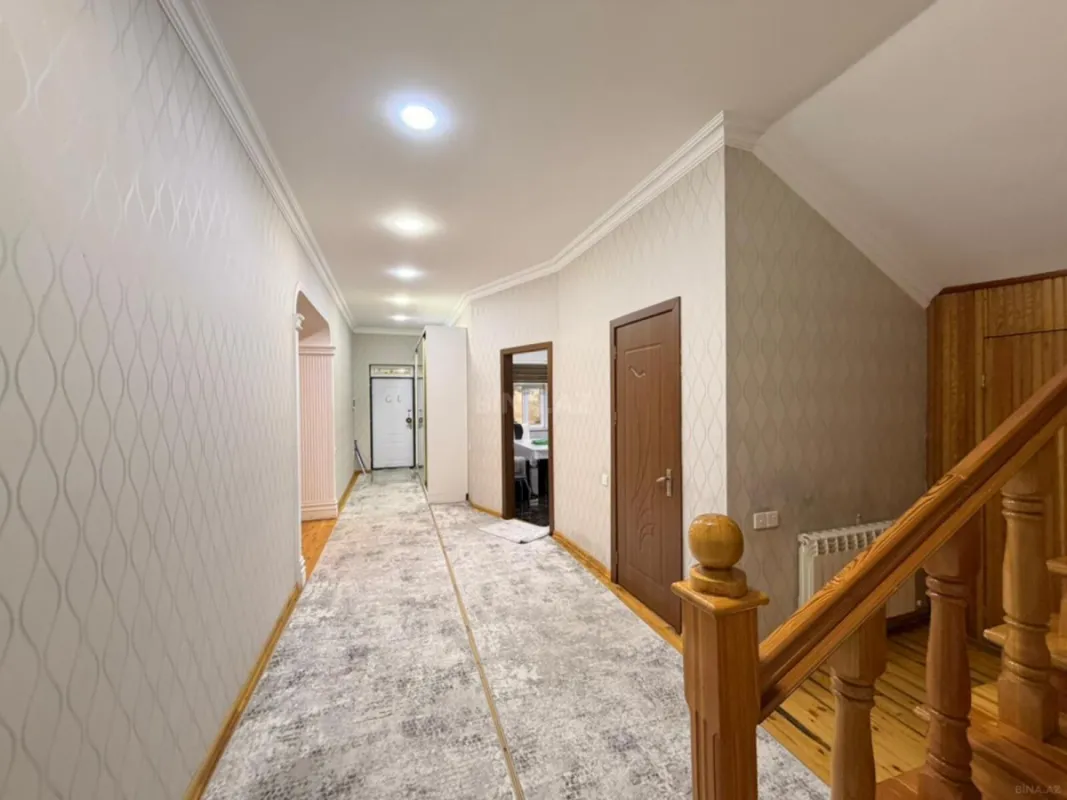 Satılır 5 otaqlı həyət evi 341 m²