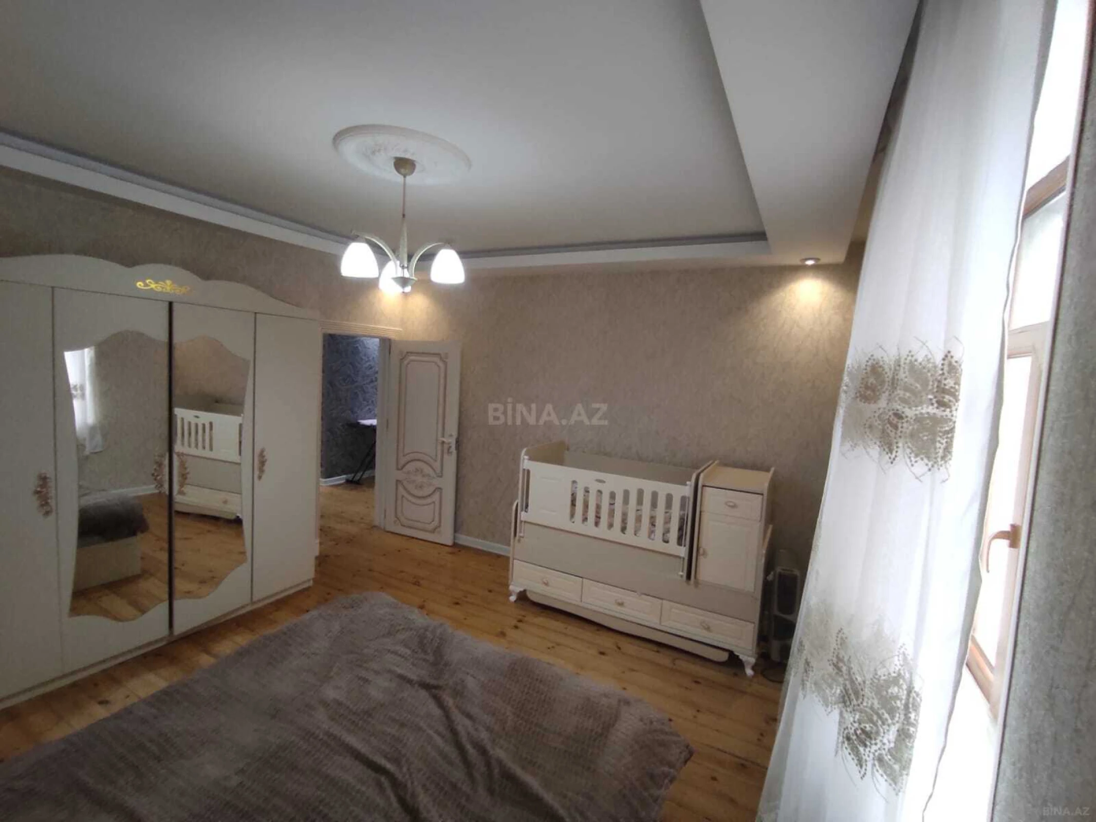 Satılır 6 otaqlı həyət evi 270 m²