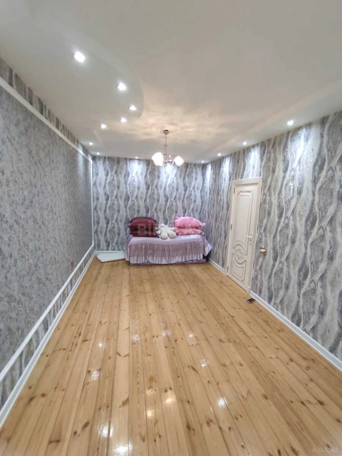 Satılır 6 otaqlı həyət evi 270 m²