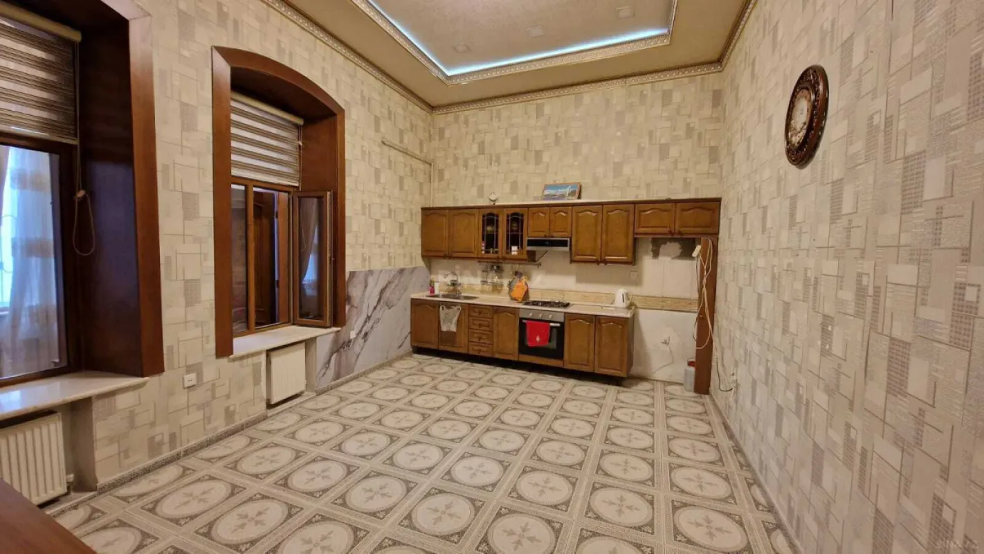 Kirayə verilir 5 otaqlı ofis 210 m²