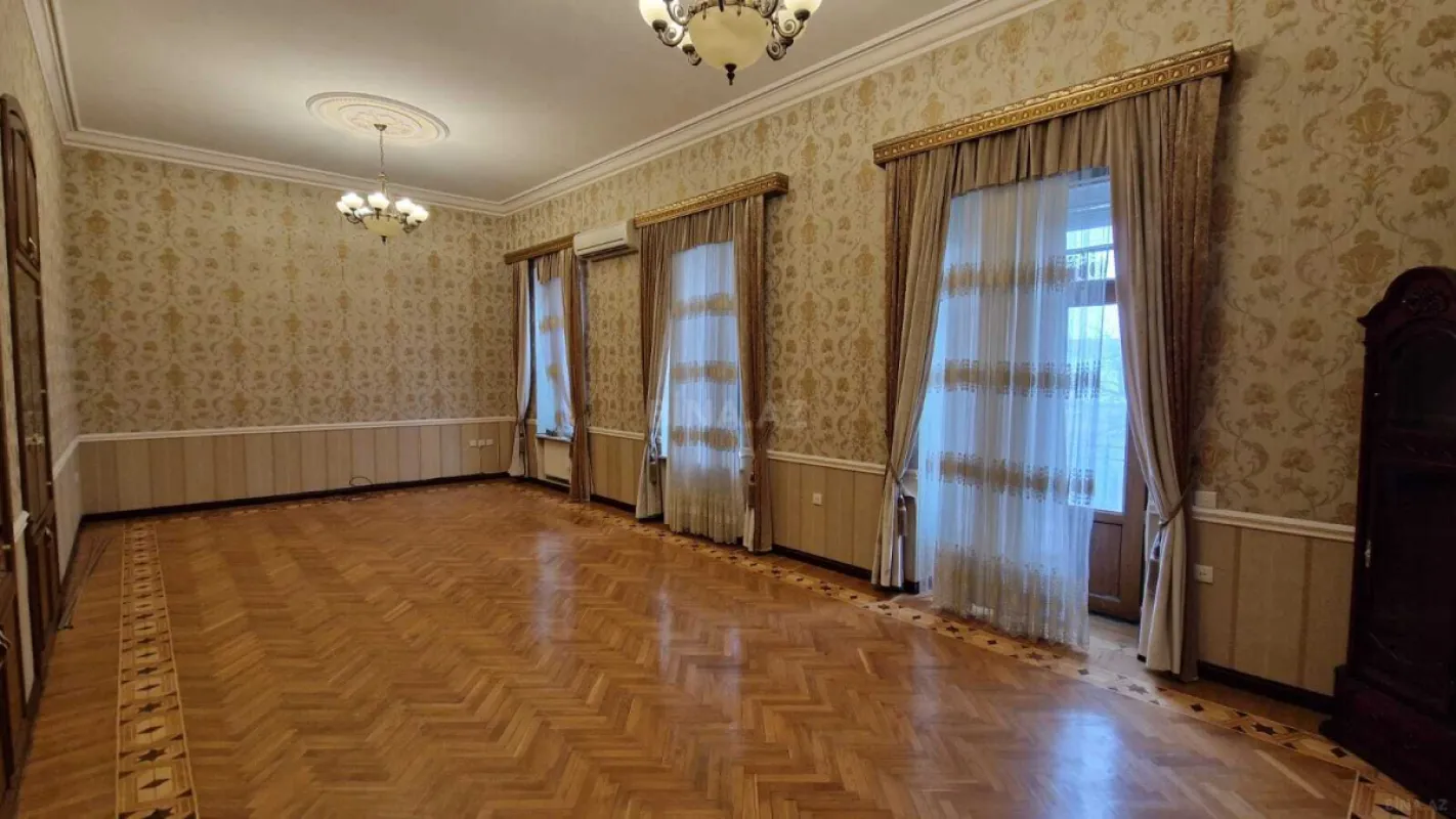 Kirayə verilir 5 otaqlı ofis 210 m²