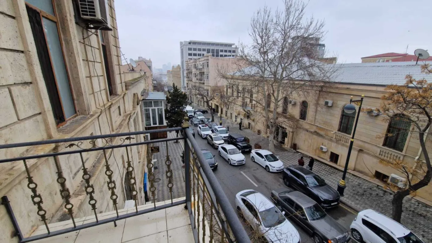 Kirayə verilir 5 otaqlı ofis 210 m²