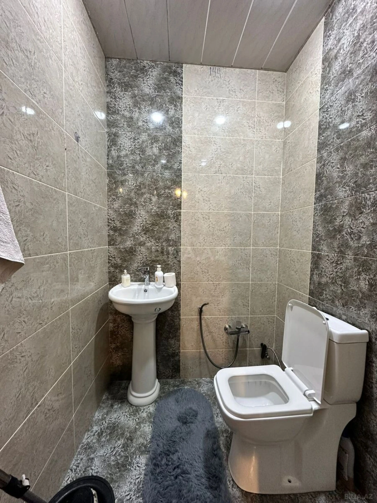 Satılır 2 otaqlı mənzil 81.5 m²