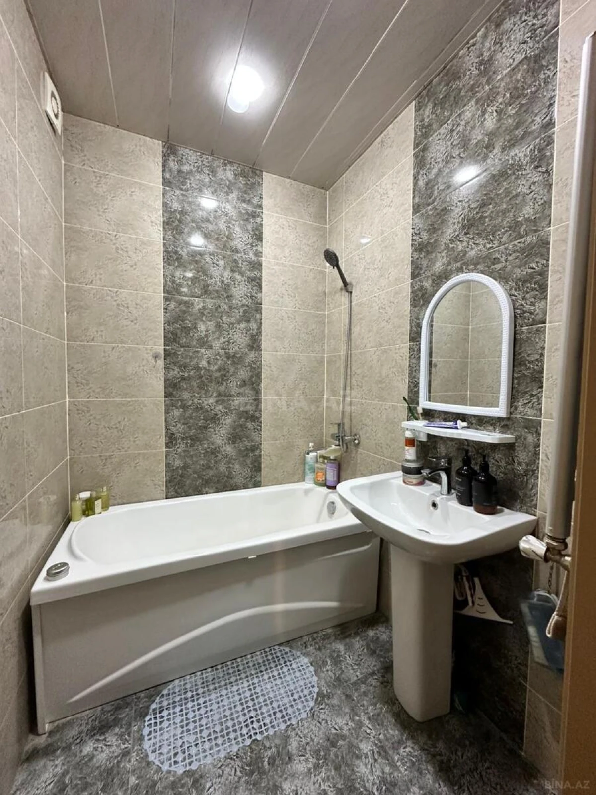 Satılır 2 otaqlı mənzil 81.5 m²