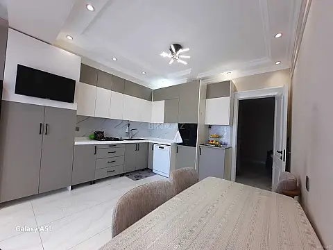 Satılır 2 otaqlı mənzil 87 m²