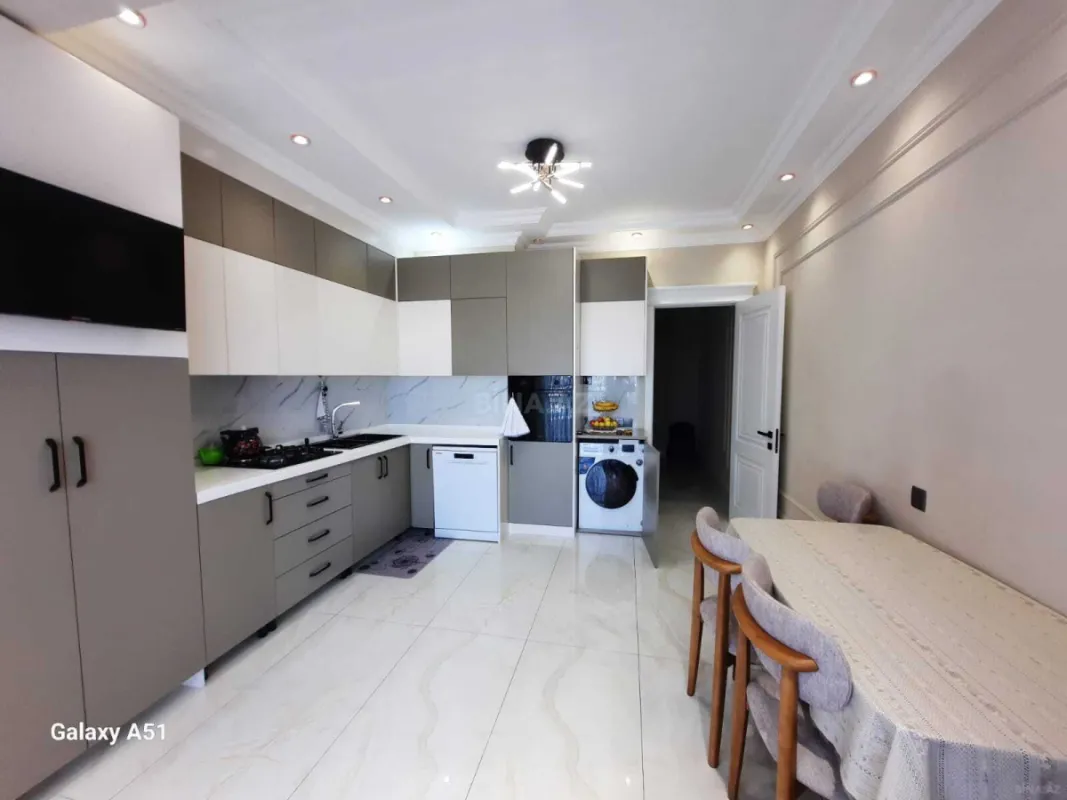 Satılır 2 otaqlı mənzil 87 m²