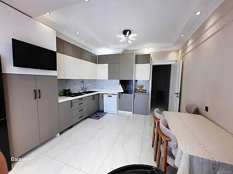 Satılır 2 otaqlı mənzil 87 m²