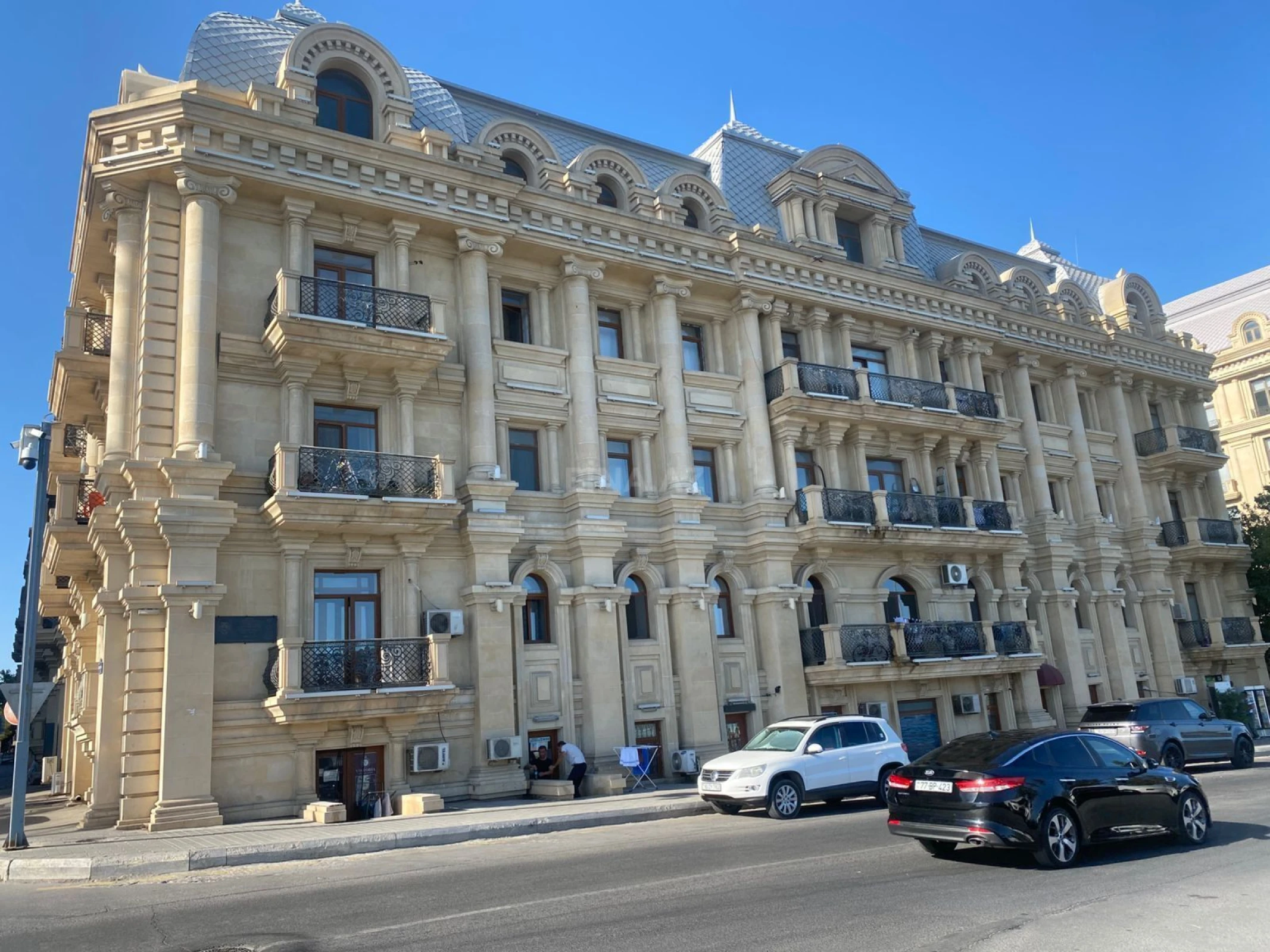 Satılır 2 otaqlı mənzil 75 m²