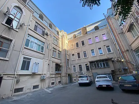 Satılır 2 otaqlı mənzil 75 m²
