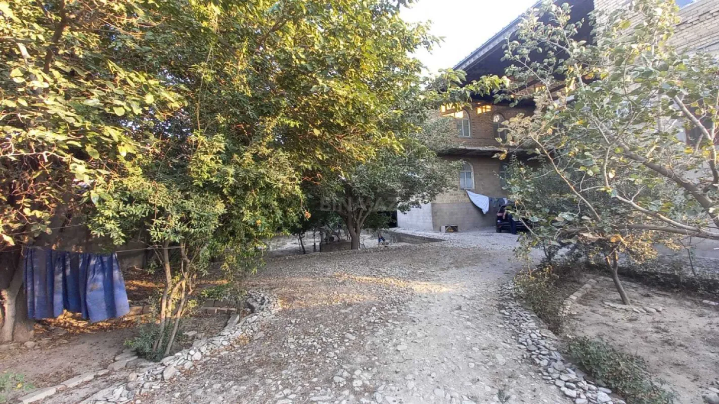 Satılır 10 otaqlı həyət evi 450 m²
