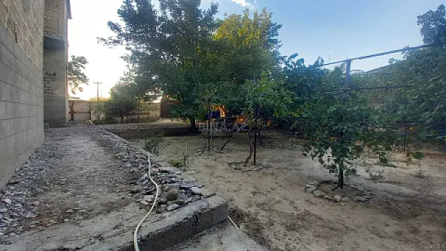 Satılır 10 otaqlı həyət evi 450 m²