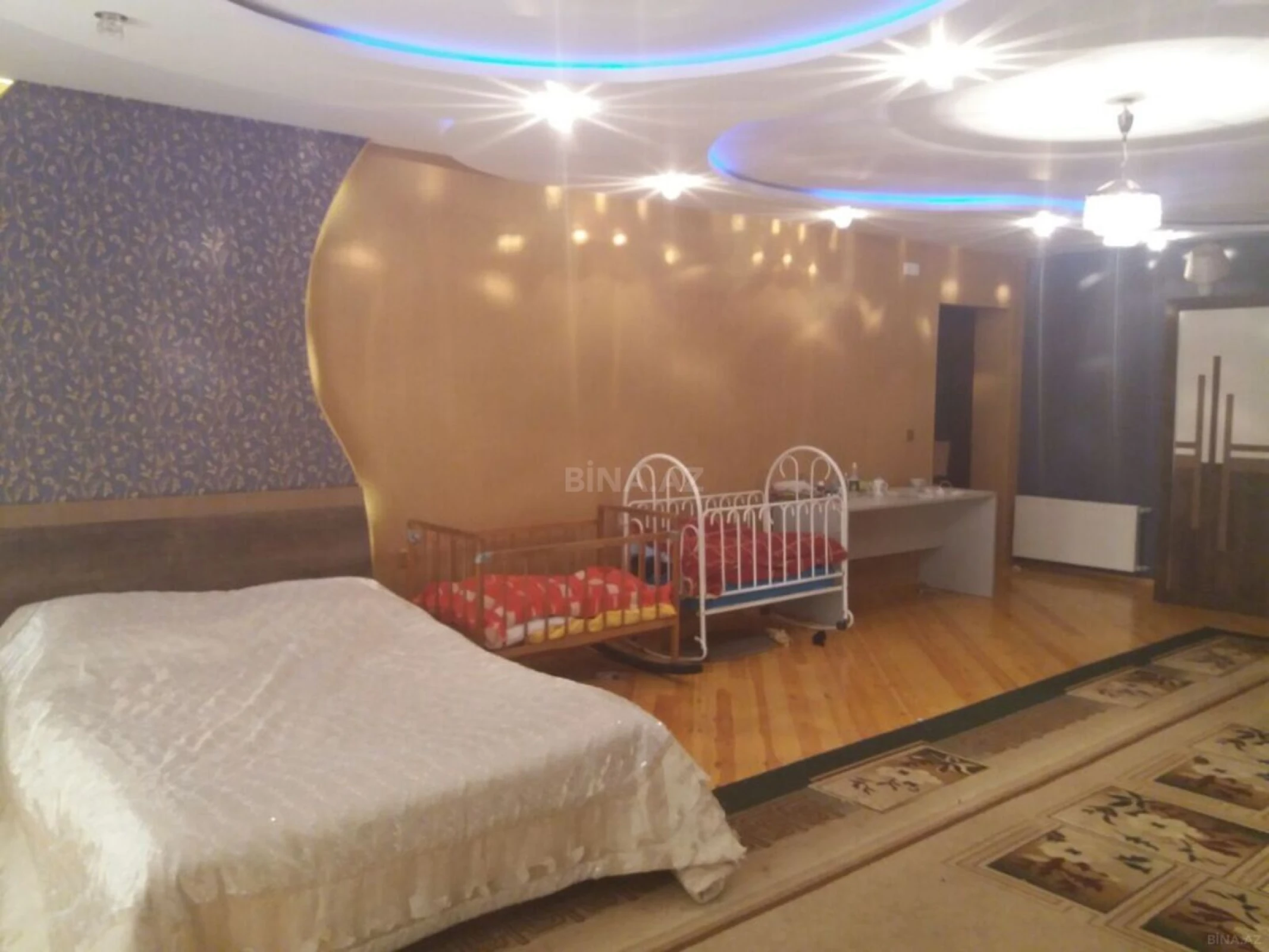 Satılır 10 otaqlı həyət evi 450 m²
