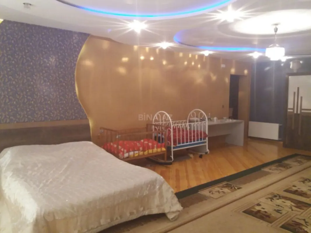 Satılır 10 otaqlı həyət evi 450 m²