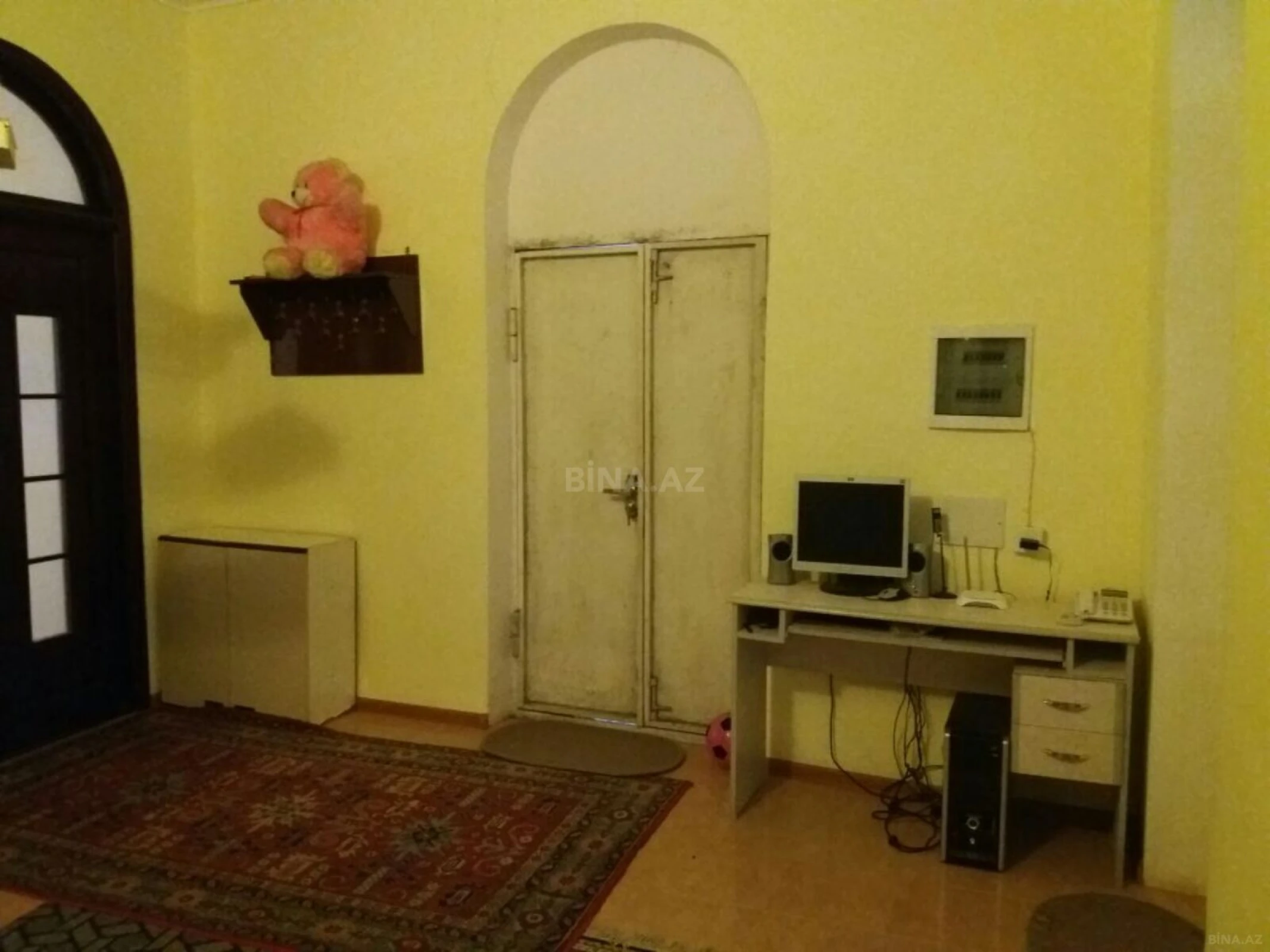 Satılır 10 otaqlı həyət evi 450 m²