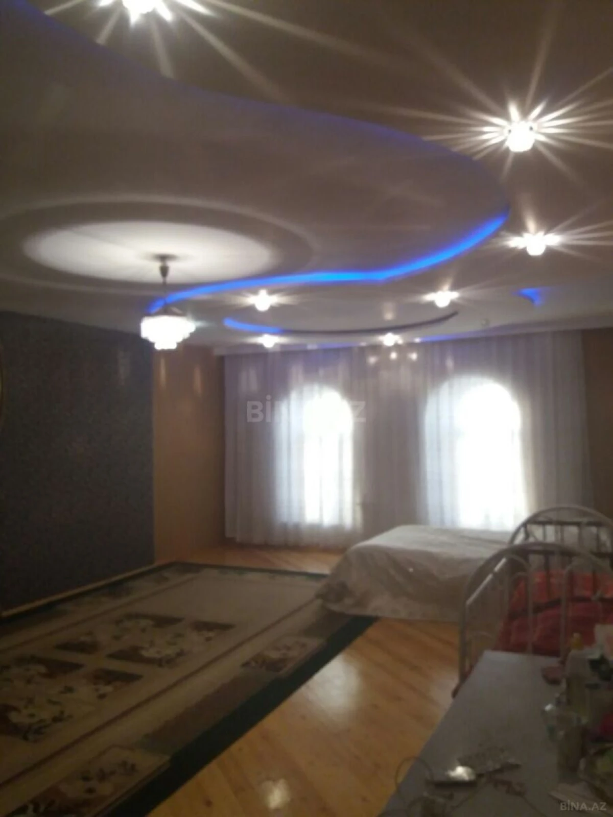 Satılır 10 otaqlı həyət evi 450 m²