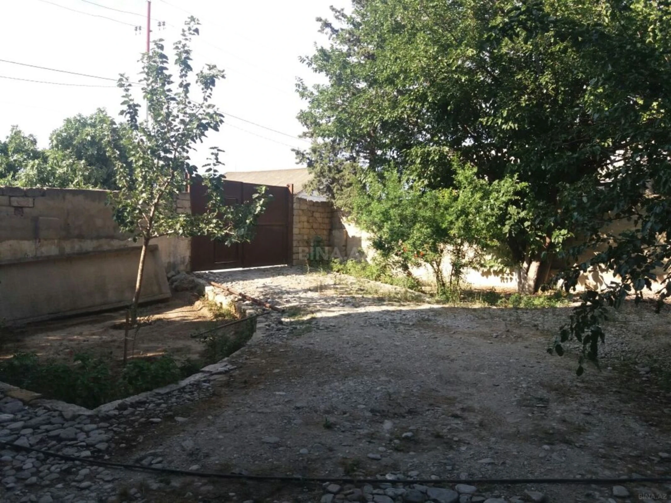 Satılır 10 otaqlı həyət evi 450 m²