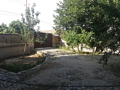 Satılır 10 otaqlı həyət evi 450 m²