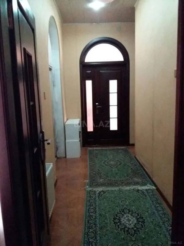 Satılır 10 otaqlı həyət evi 450 m²