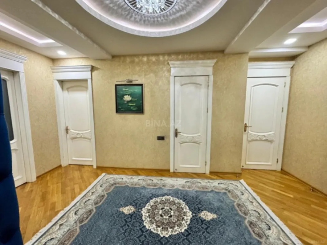Satılır 3 otaqlı mənzil 137 m²