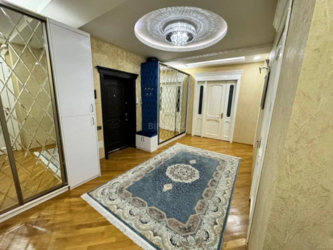 Satılır 3 otaqlı mənzil 137 m²