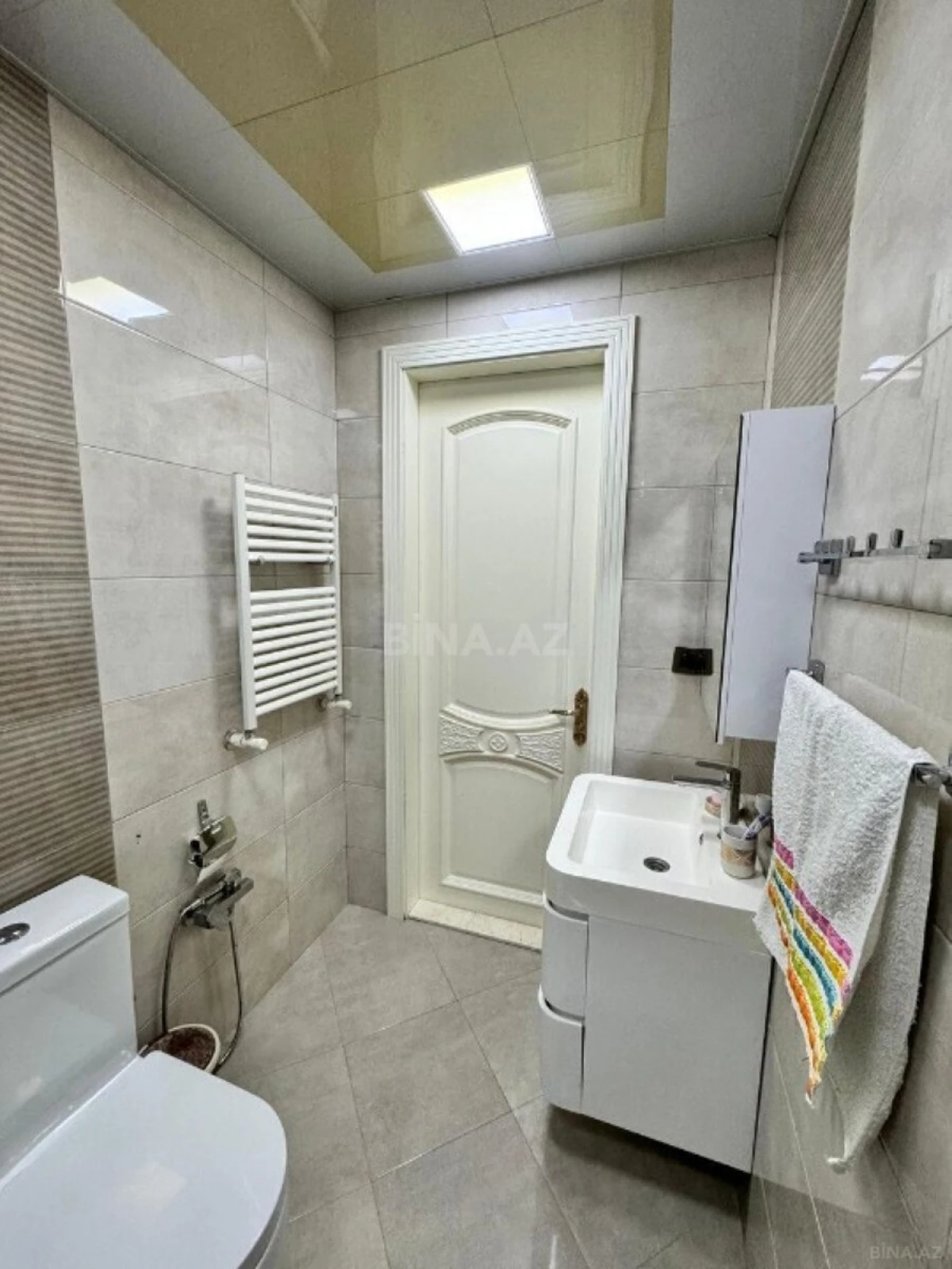 Satılır 3 otaqlı mənzil 137 m²