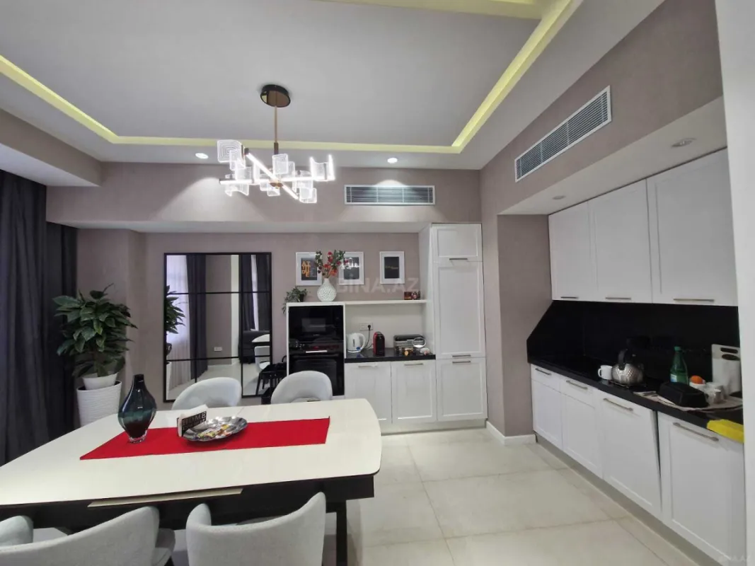 Kirayə verilir 3 otaqlı mənzil 130 m²