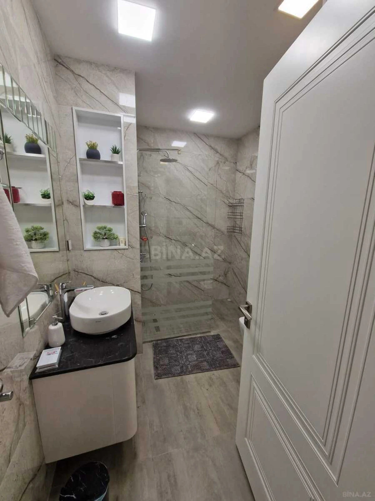 Kirayə verilir 3 otaqlı mənzil 130 m²