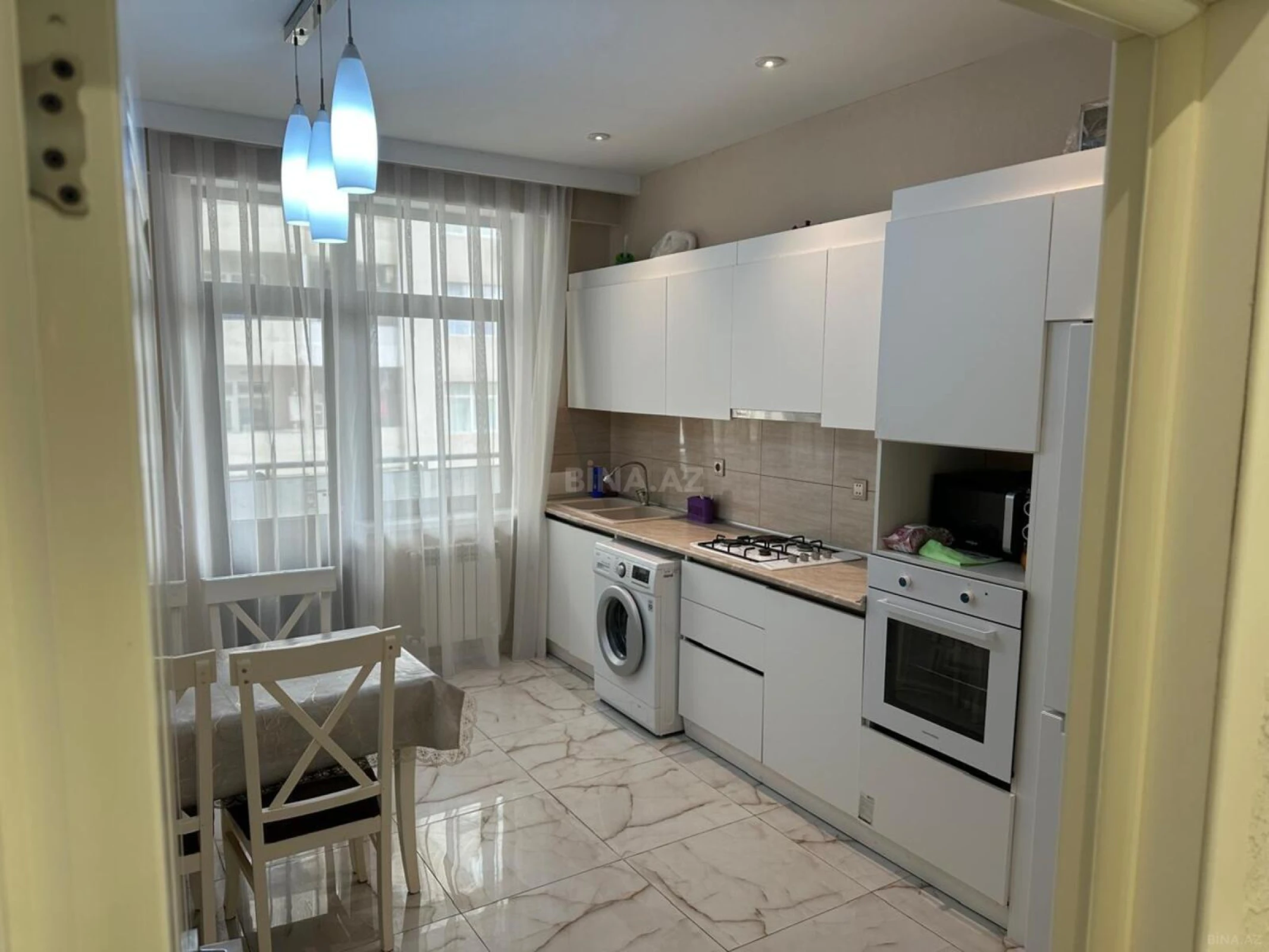 Kirayə verilir 2 otaqlı mənzil 102 m²