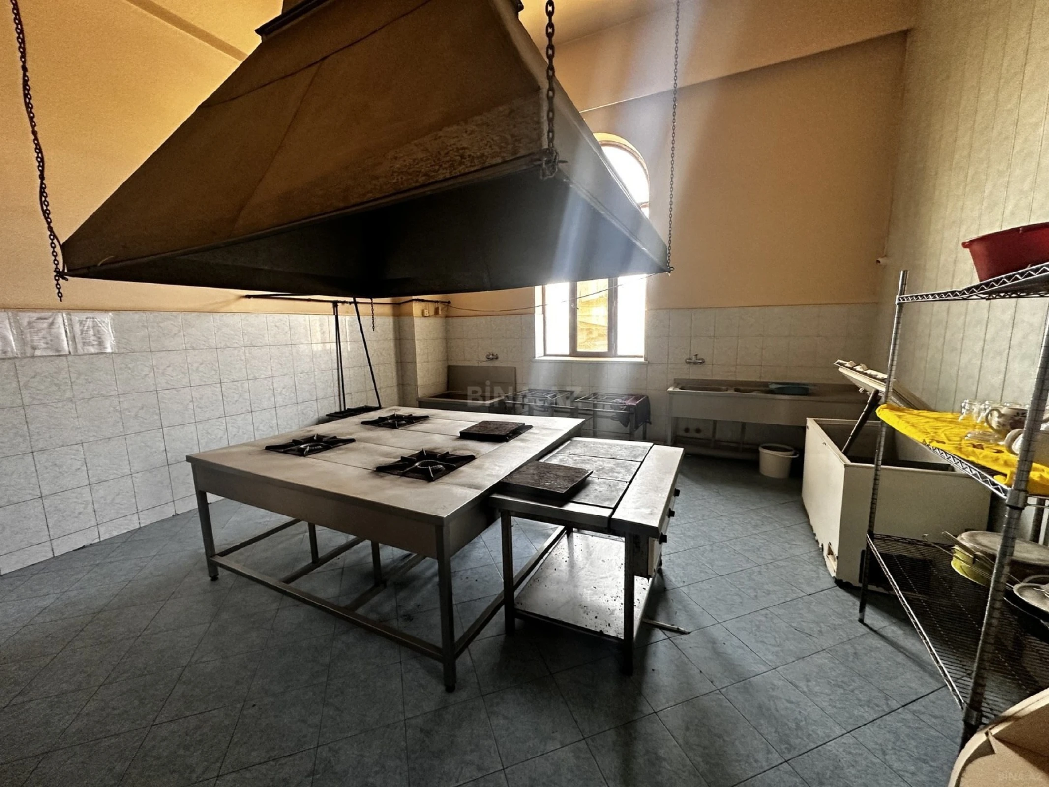 Satılır obyekt 1664.2 m²