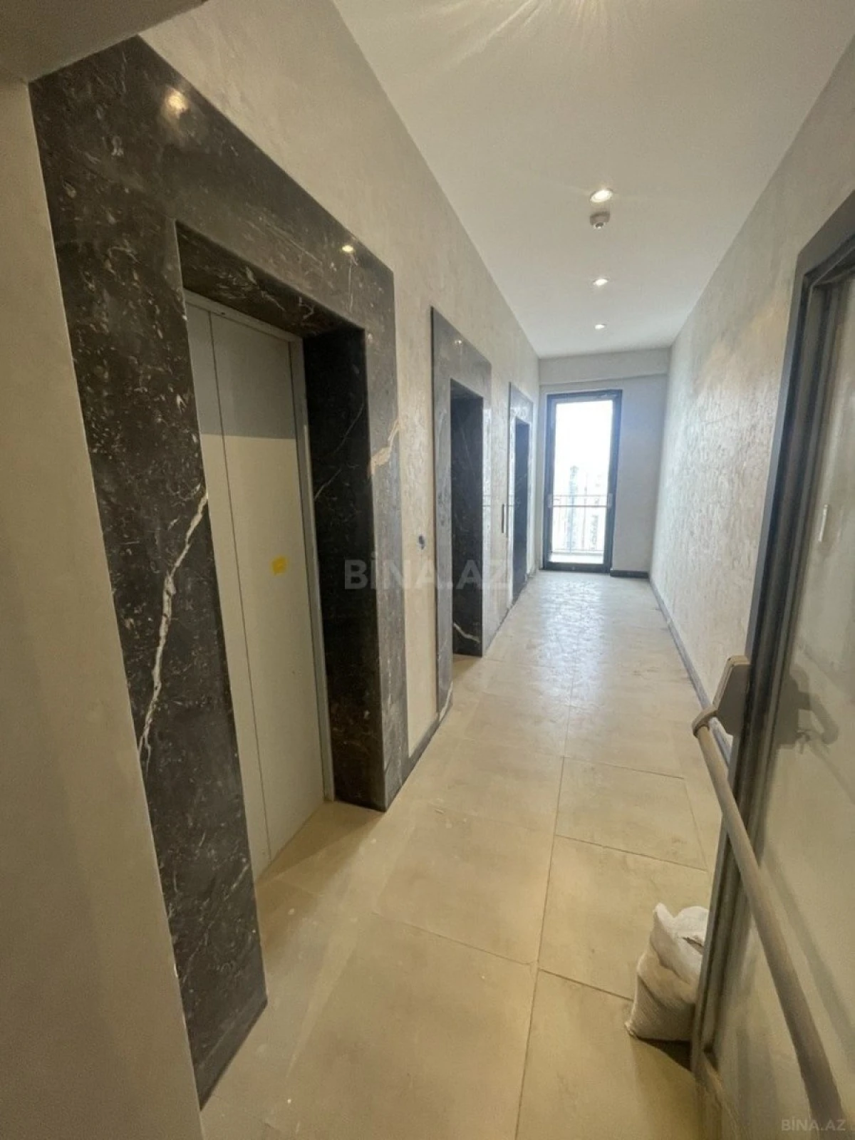 Satılır 2 otaqlı mənzil 108.2 m²