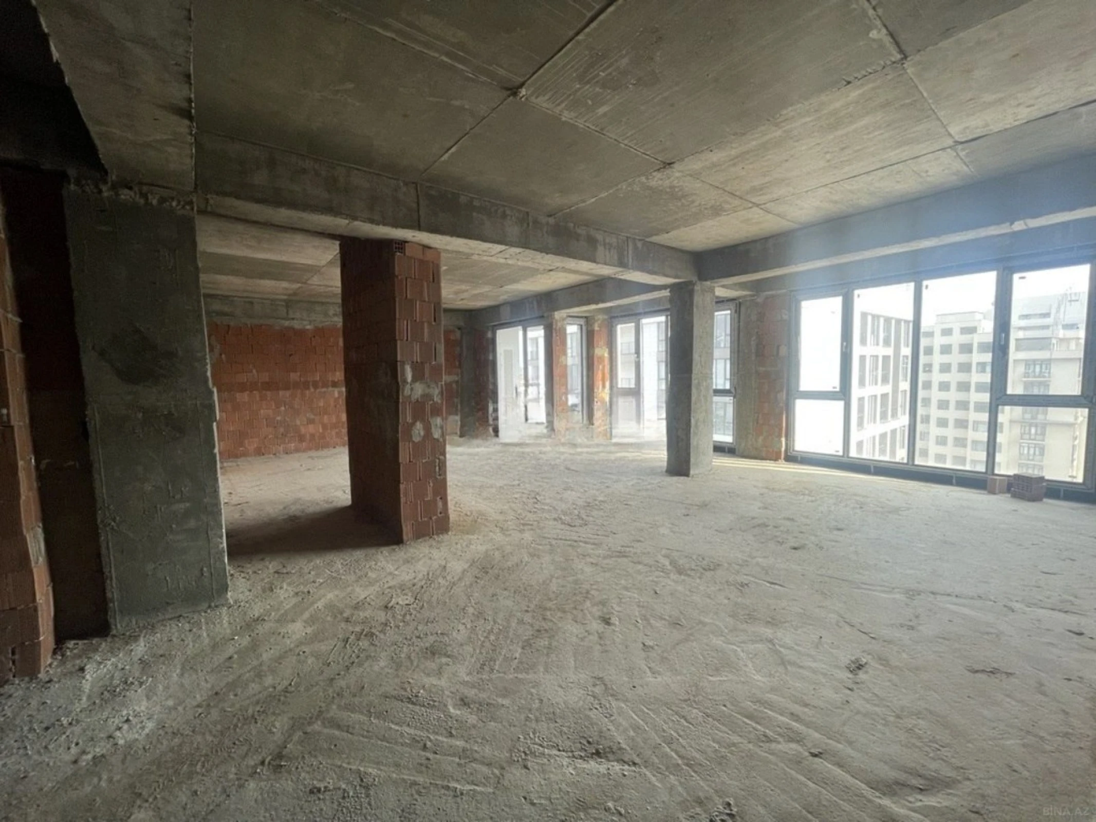 Satılır 2 otaqlı mənzil 108.2 m²