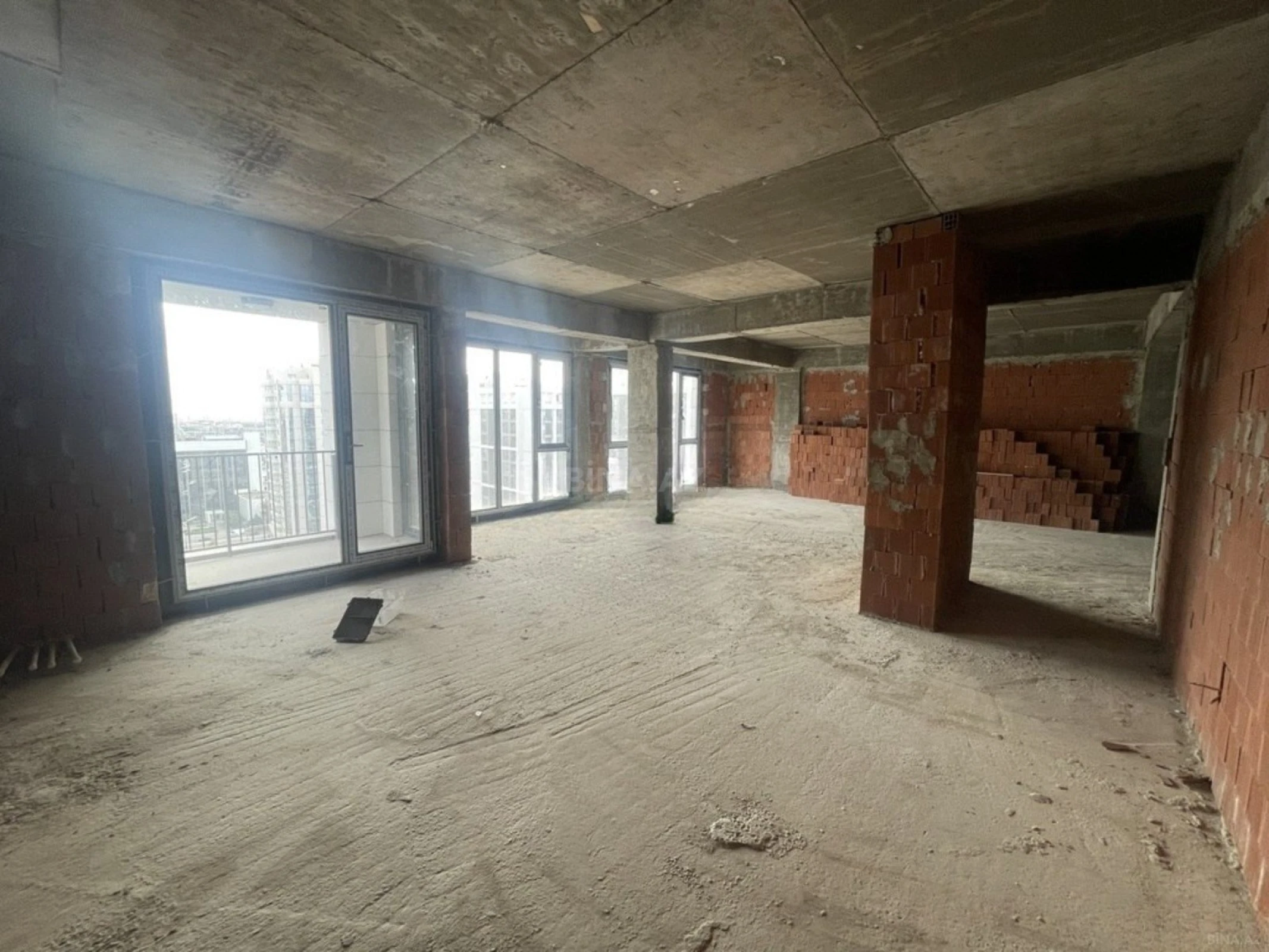 Satılır 2 otaqlı mənzil 108.2 m²