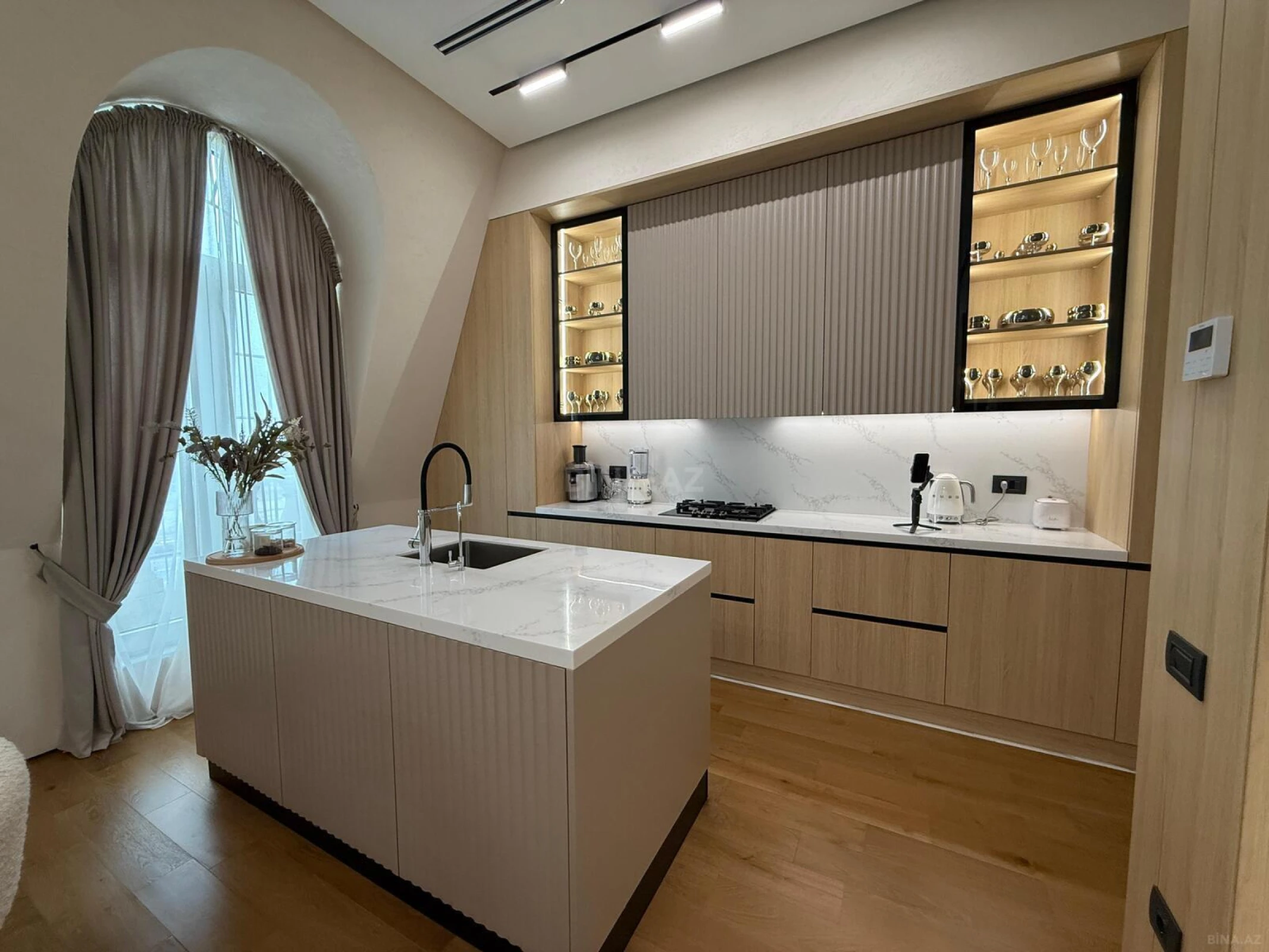 Satılır 2 otaqlı mənzil 100 m²