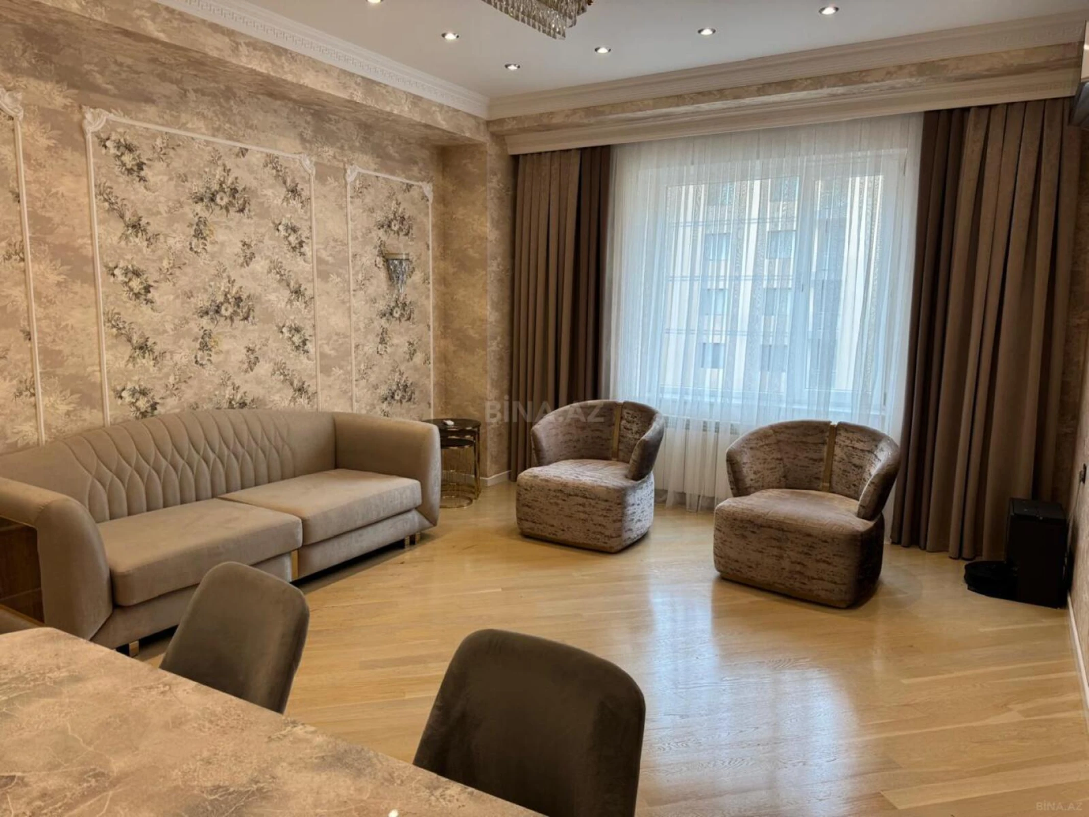 Kirayə verilir 3 otaqlı mənzil 145 m²