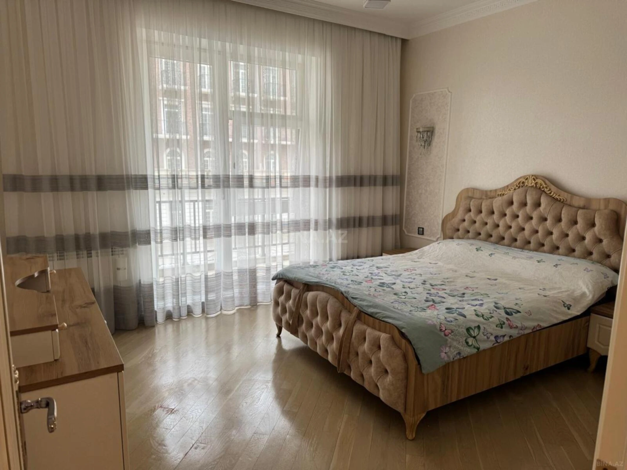 Kirayə verilir 3 otaqlı mənzil 145 m²