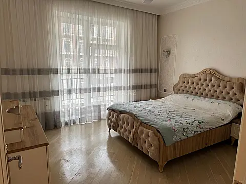 Kirayə verilir 3 otaqlı mənzil 145 m²