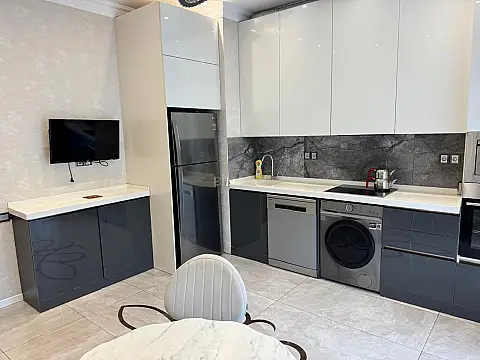 Kirayə verilir 3 otaqlı mənzil 145 m²