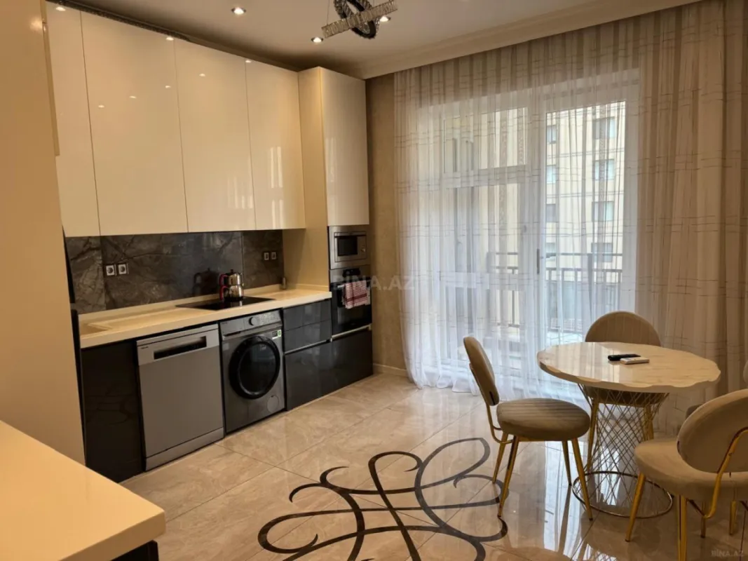 Kirayə verilir 3 otaqlı mənzil 145 m²