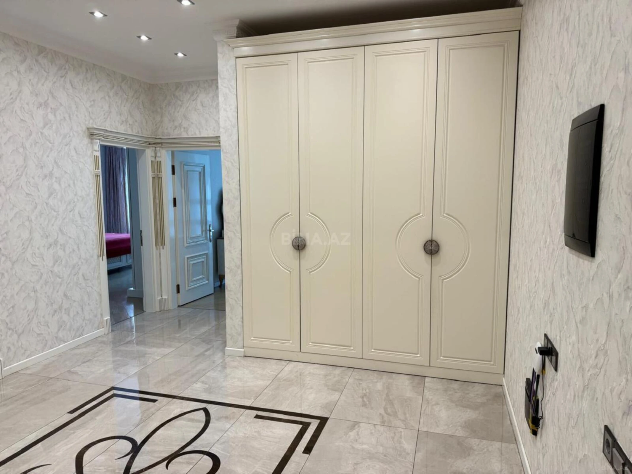 Kirayə verilir 3 otaqlı mənzil 145 m²