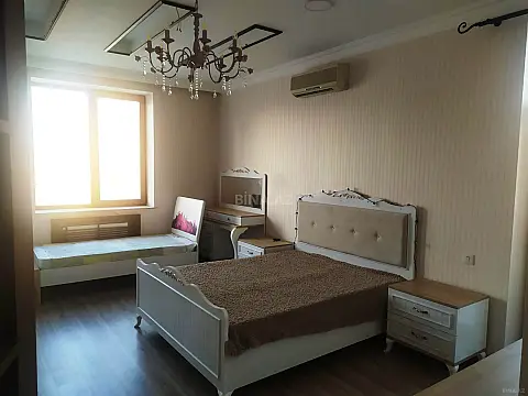 Satılır 4 otaqlı mənzil 160 m²